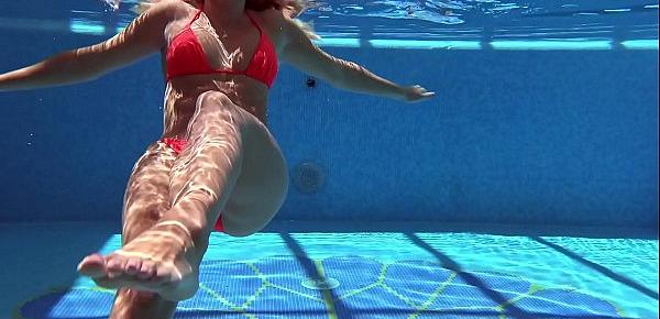  Mary Kalisy Russian babe in the swimming pool